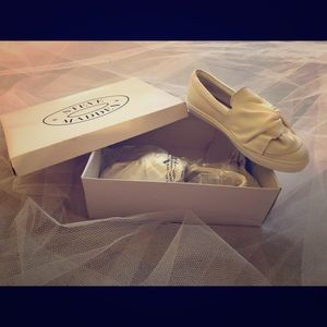 Steve Madden women’s Knotty white leather shoe